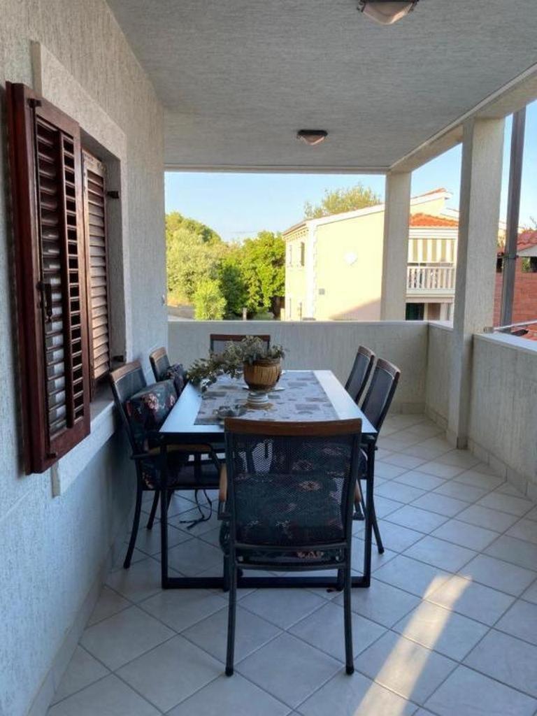 Apartment Milna 8896B Vis Luaran gambar